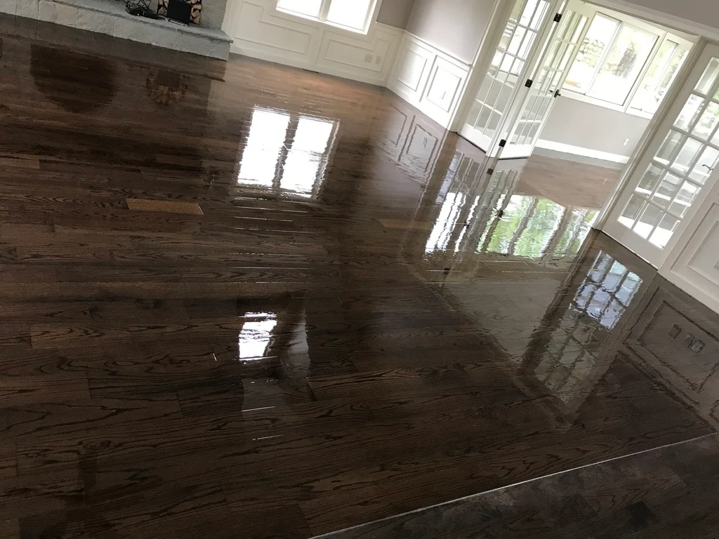 Dark floor living space