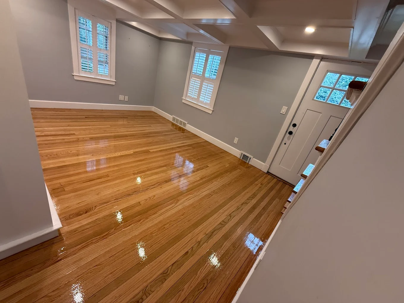 Medium oak hardwood in residential room